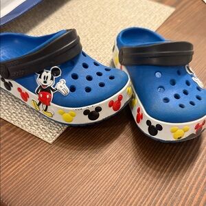 Mickey Mouse Disney Crocs 8 c